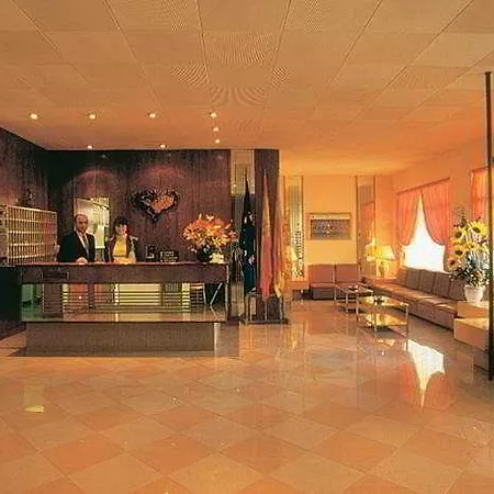 Cosmopolita Boutique & פלטחה ד'ארו