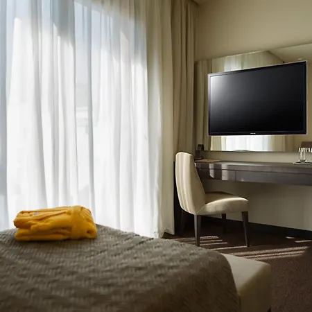 Отель Cosmopolita Boutique & 4*
