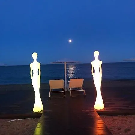 Cosmopolita Boutique &