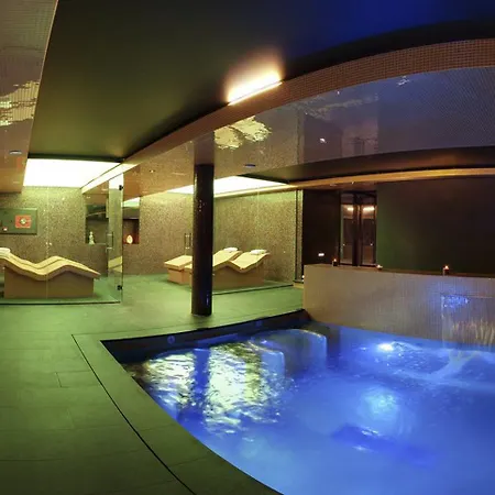 Готель Cosmopolita Boutique &