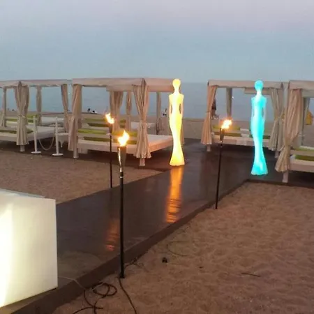 Готель Cosmopolita Boutique & 4*