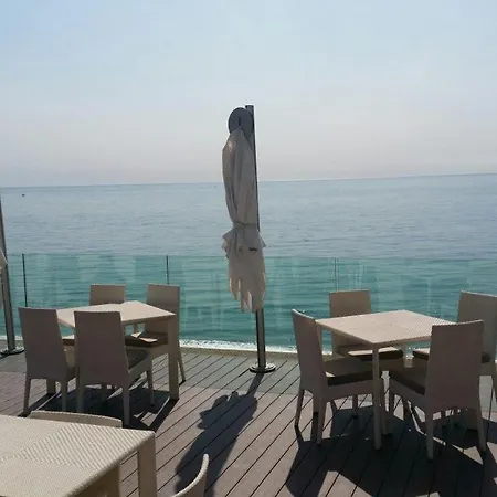 Cosmopolita Boutique & Готель